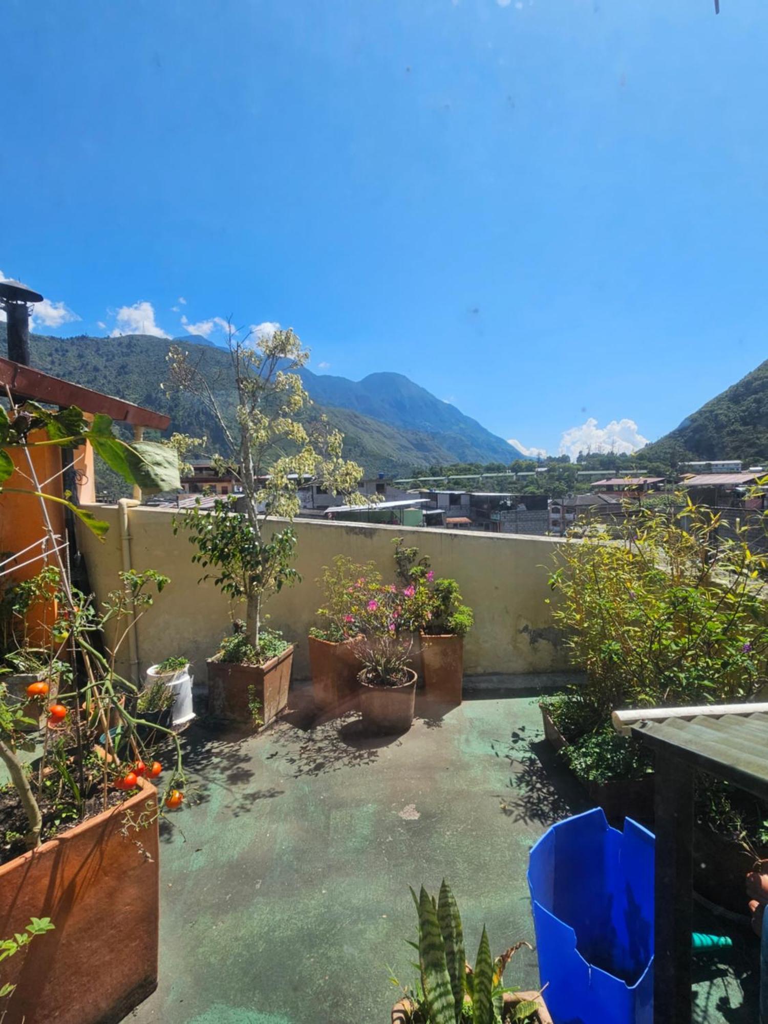 Mayra'S Apartments And Spanish School Banos  Bagian luar foto