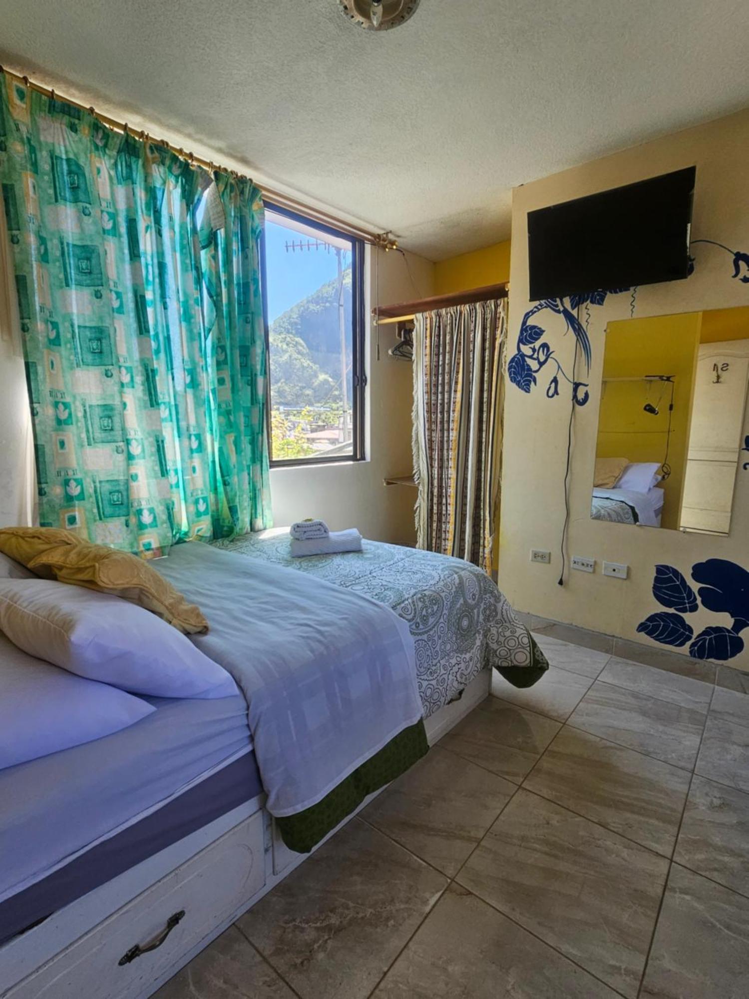 Mayra'S Apartments And Spanish School Banos  Bagian luar foto